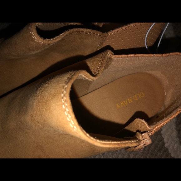 Low cut v shaped ankle boot - Picture 4 of 4